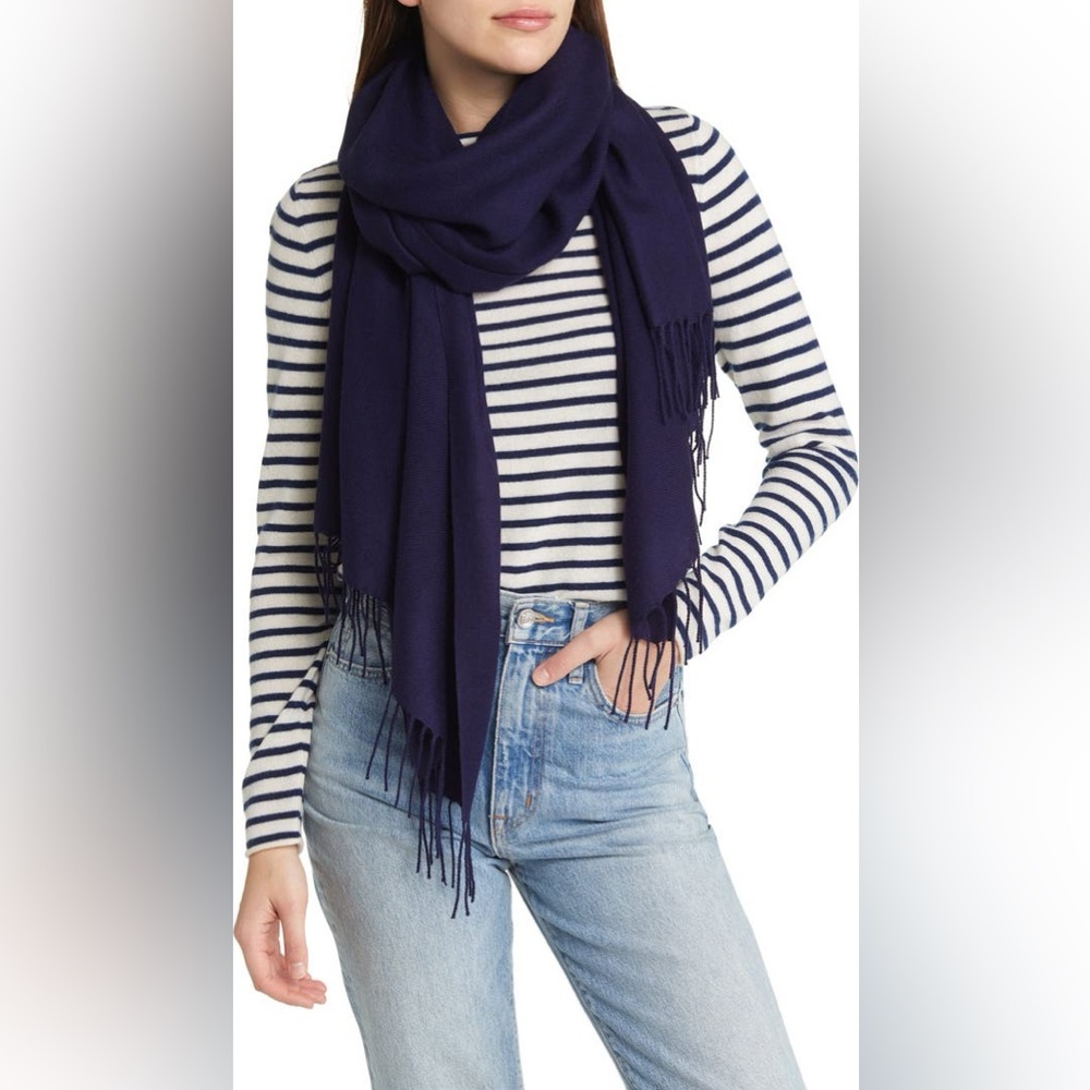 Furtalk Soft, Navy scarf with tassels - Picture 3 of 6